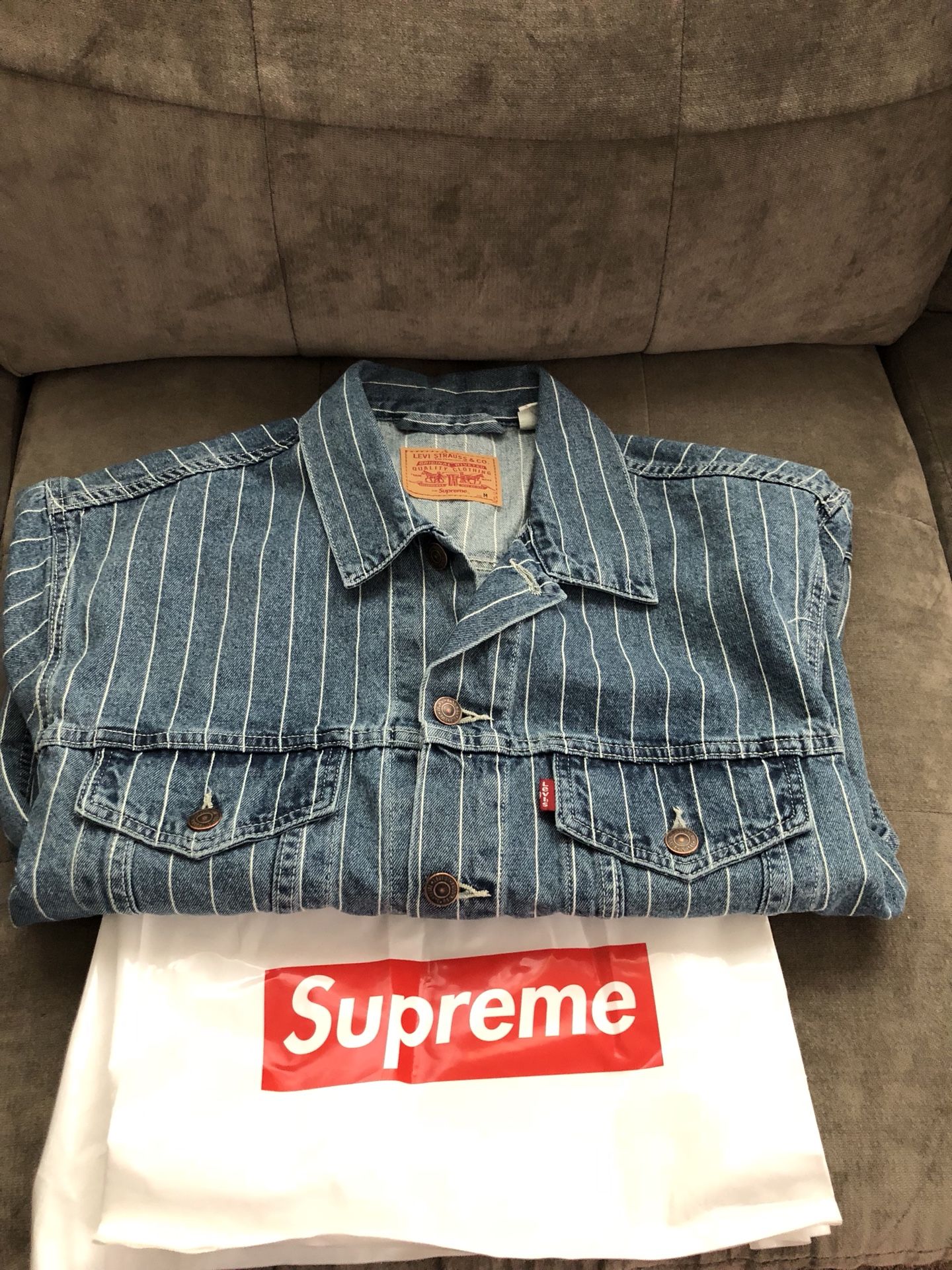 Louis Vuitton x Supreme Camo Jacket for Sale in Uppr Marlboro, MD - OfferUp