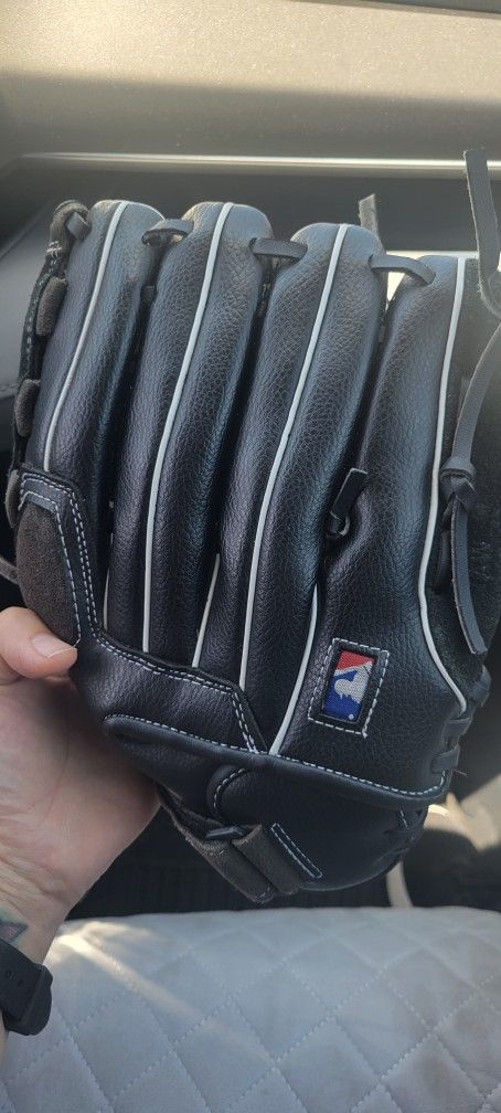 11" Soft Leather Wilson baseball Glove