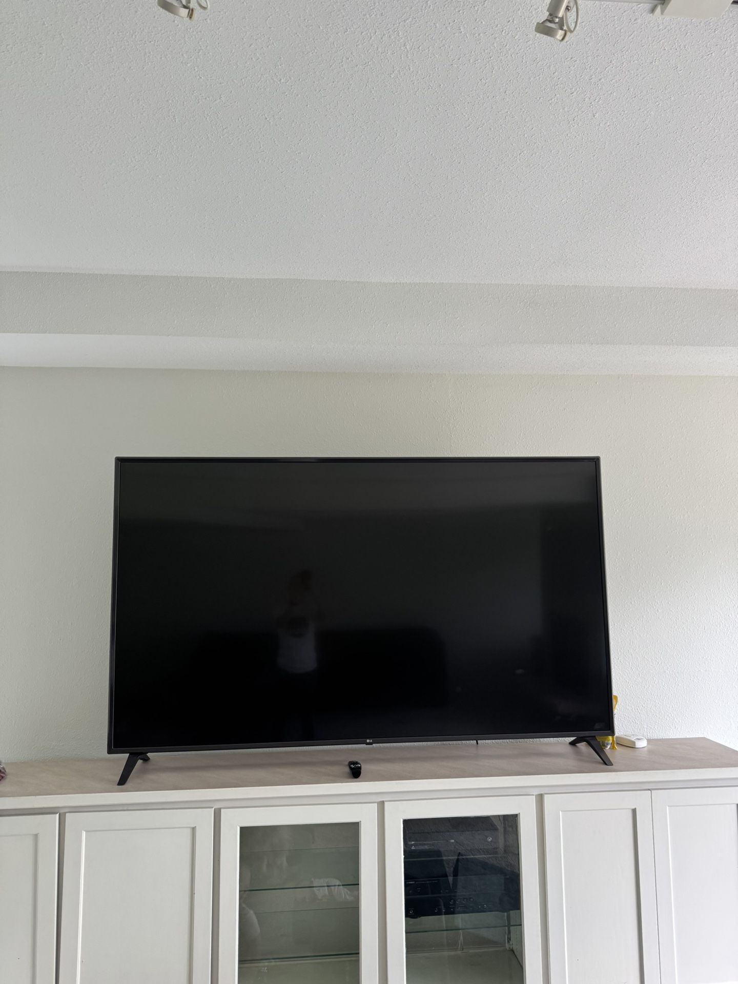 86" LG Smart TV For Pick Up In Snohomish