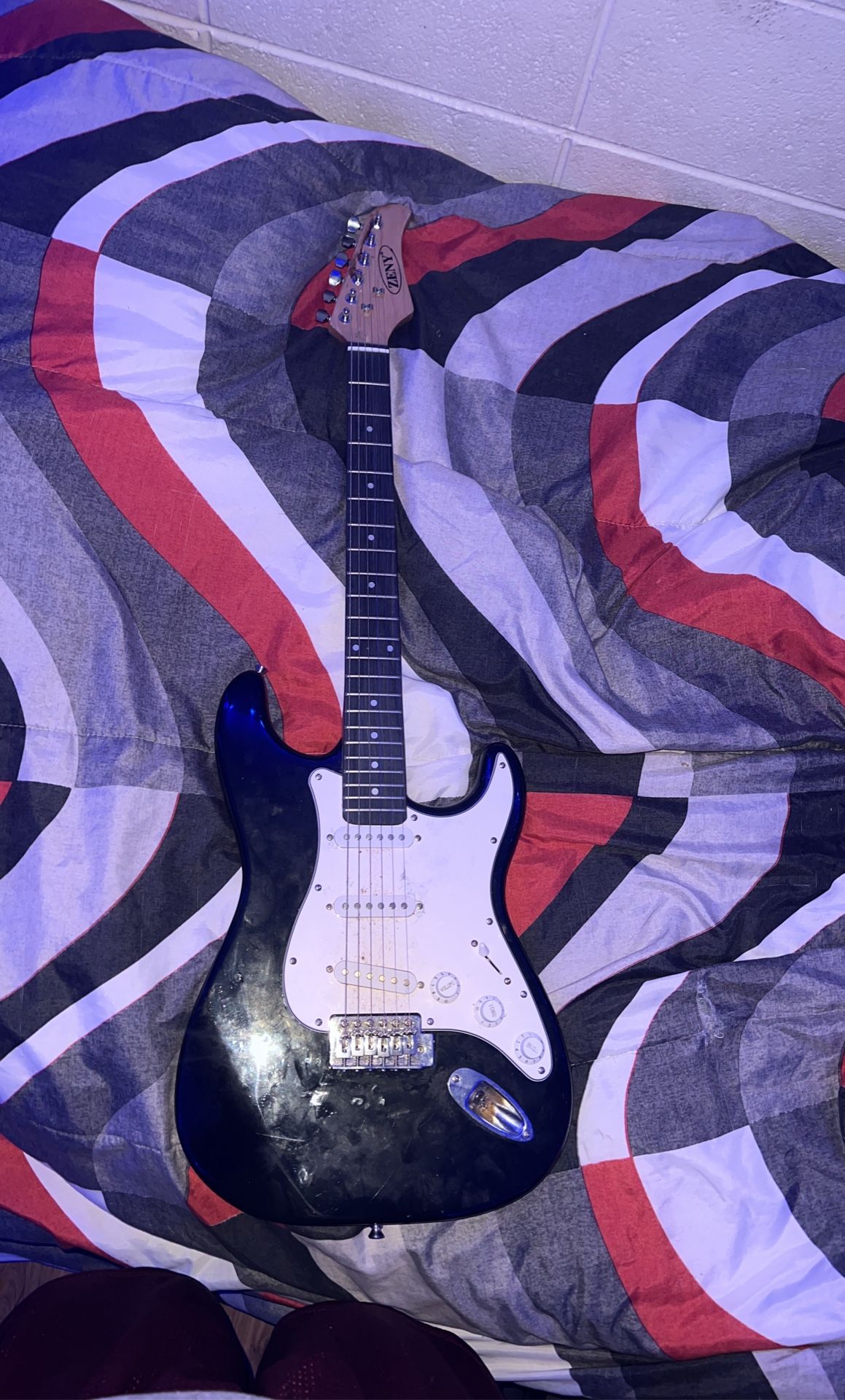 electric guitar black and white 