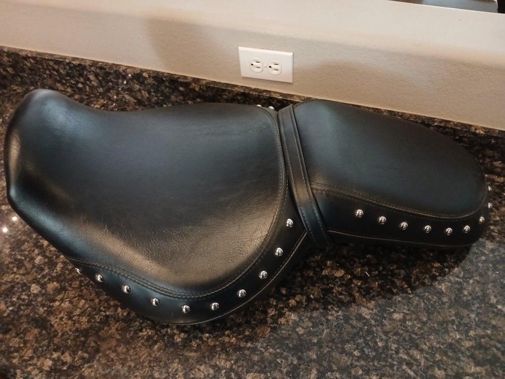 07-17 Kawasaki Vulcan 900 Motorcycle Seat