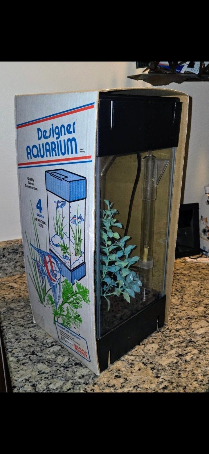 🪸🪼🐠🐟$59. All Glass 4 gallon aquarium. Holmdel nj.