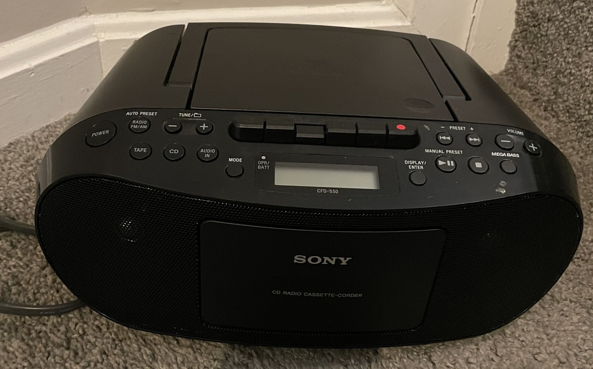 Sony CFDS50 Portable CD, Cassette & AM/FM Radio Boombox