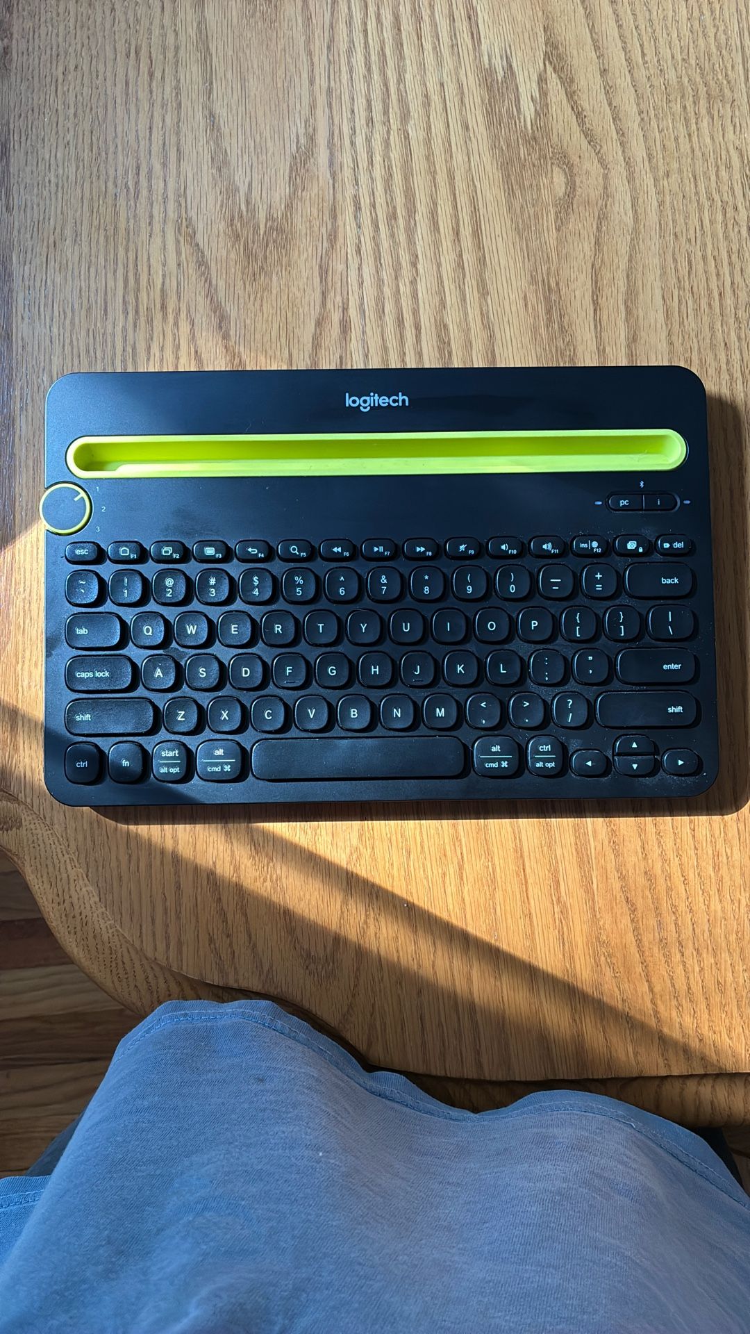 Bluetooth Multi-Device Keyboard