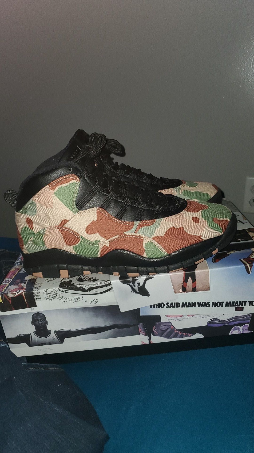 JORDAN DUCK CAMO 10 ! DEADSTOCK SIZE 9.5 ! WILL TRADE FOR ANY JORDANS SIZE 9. OR $160 PRICE IS NEGOTIABLE ! TRADES OR CASH !