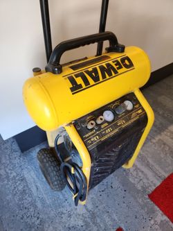 Dewalt Portable Compressor 4.5 Gal, 200 PSI, 5.2 SCFM