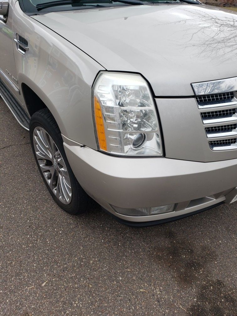 2007 Cadillac Escalade Right Headlight 