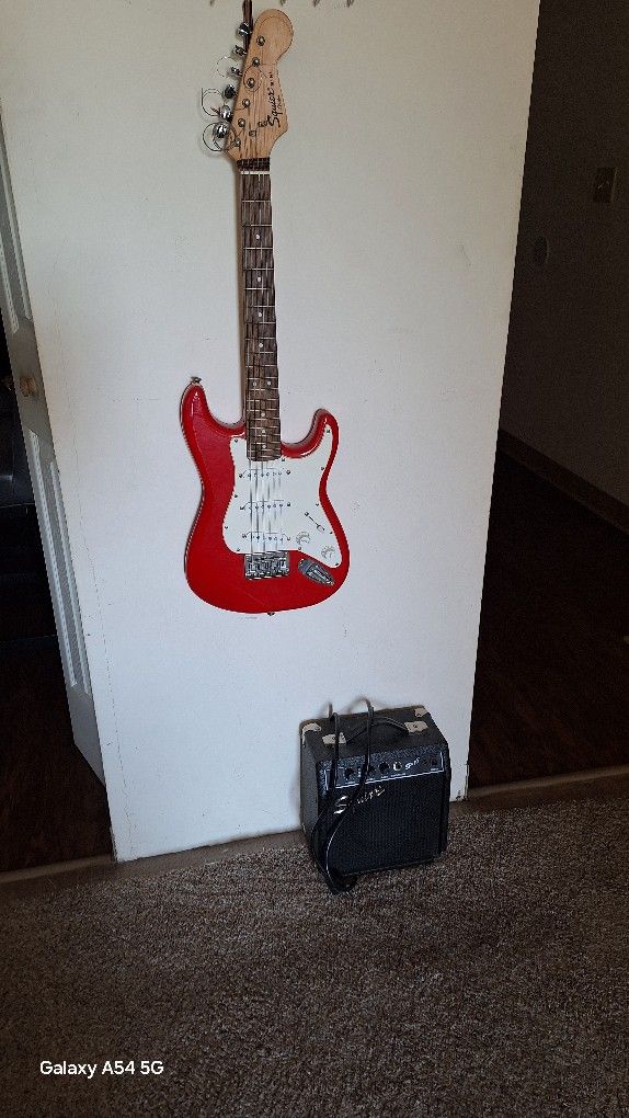 SQUIER MINI ELECTRIC GUITAR