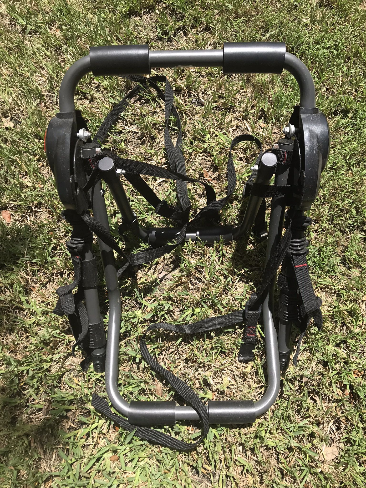 Like New BELL Cantilever 300 3-Bike Trunk Rack