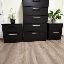 Tall Dresser and 2 Nightstands ✴️ Gavetero y 2 Mesitas de Noche 
