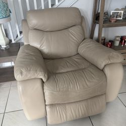 Havertys Wrangler Recliner