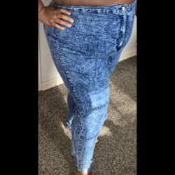Fashion Nova Plus Size High Rise Jeans Size 18/20 or 2X/3X for Sale in  Highland Hills, OH - OfferUp