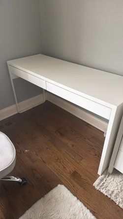 Desk With 2 Drawers