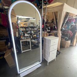 LED MIRROR - 71 x 32 Full Length Dimmable LED Arch Light Up Mirror With Stand 71x32