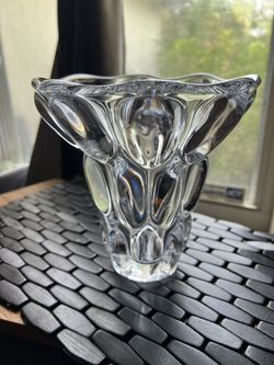 Vannes Le Chatel Crystal Vase