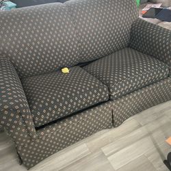 Pull Out Couch/bed