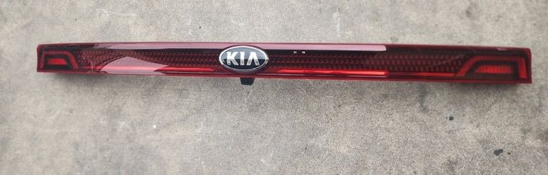 2022 2023 Kia Carnival Center Garnish Lamp Assembly 