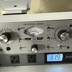 Universal Audio 710 Twin-Finity Microphone Preamp