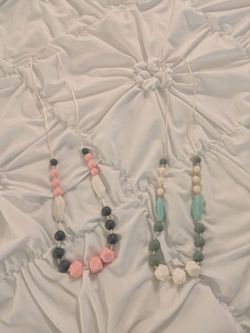 Breastfeeding necklaces