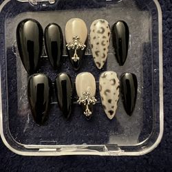 Press on nails