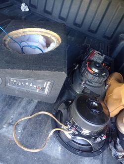 2 kicker and Elemental Designs speakers Subwoofers with Enclosure
