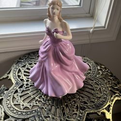 Royal Doulton - Victoria From Pretty Ladies Collection