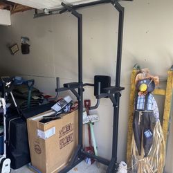 Pull up bar station