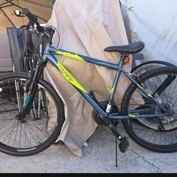 Huffy Stone Mountain 26" Mountain Bike - Excellent Condition