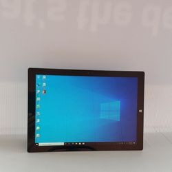 Microsoft Surface In Very Good Condition 128gb Solid State Drive And 4gb Ram I5 4th Gen 