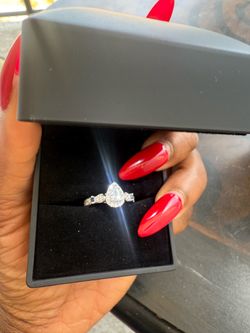 14kt Vera Wang Diamond engagement ring .