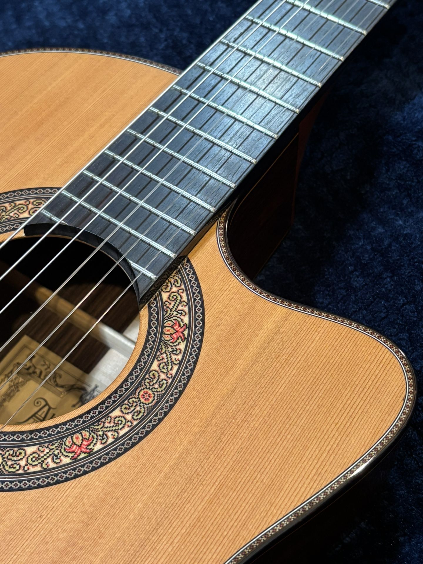 Alvarez Yairi CYM75-CE Classical Guitar