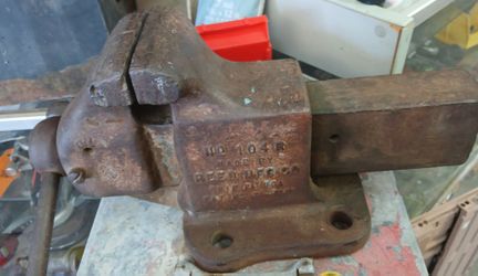 BENCH VISE