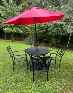 🔥 5-Piece Patio Dining Set with Umbrella | Outdoor Table & Chairs | Excellent Condition 🔥