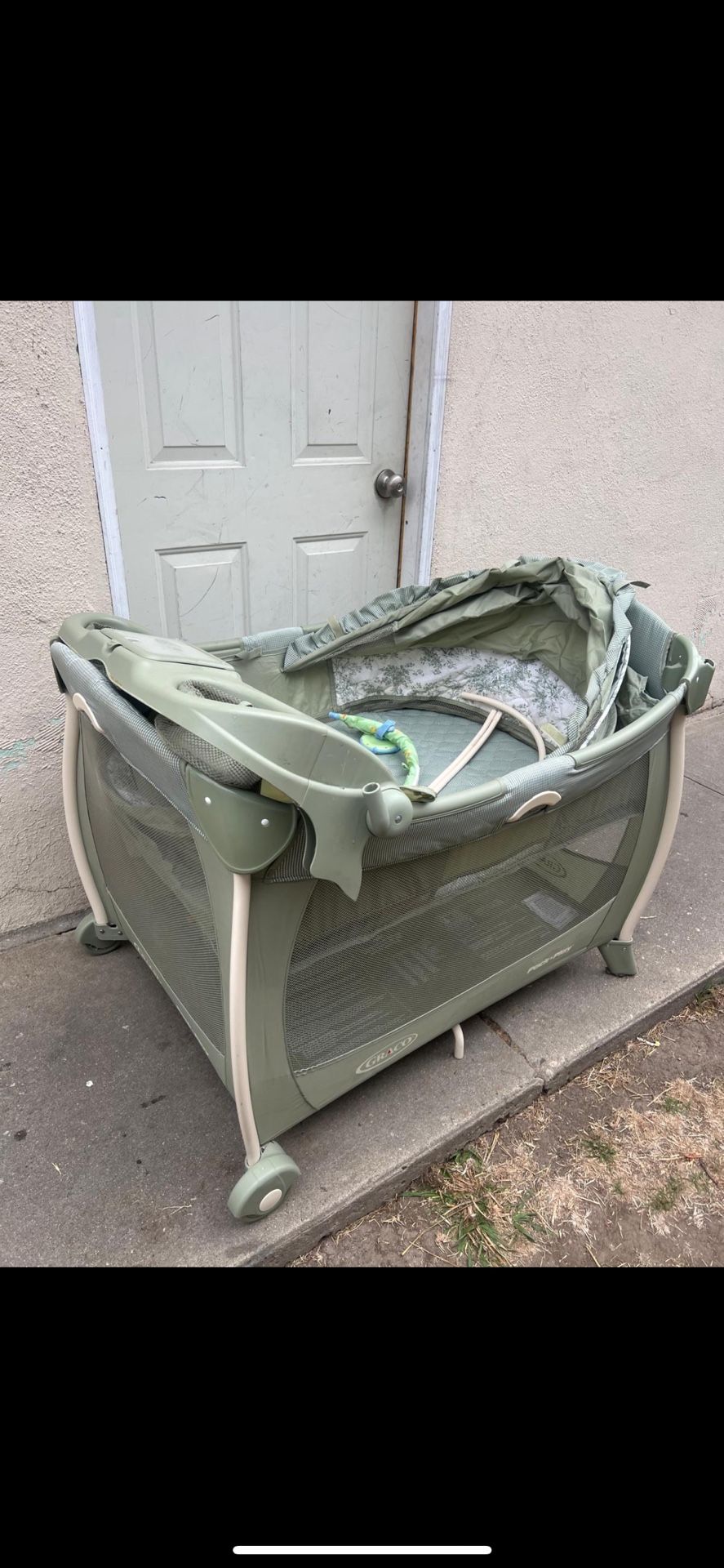 PLAY PEN GRACO