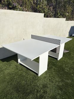Ledge Lounger Outdoor Ping Pong Table