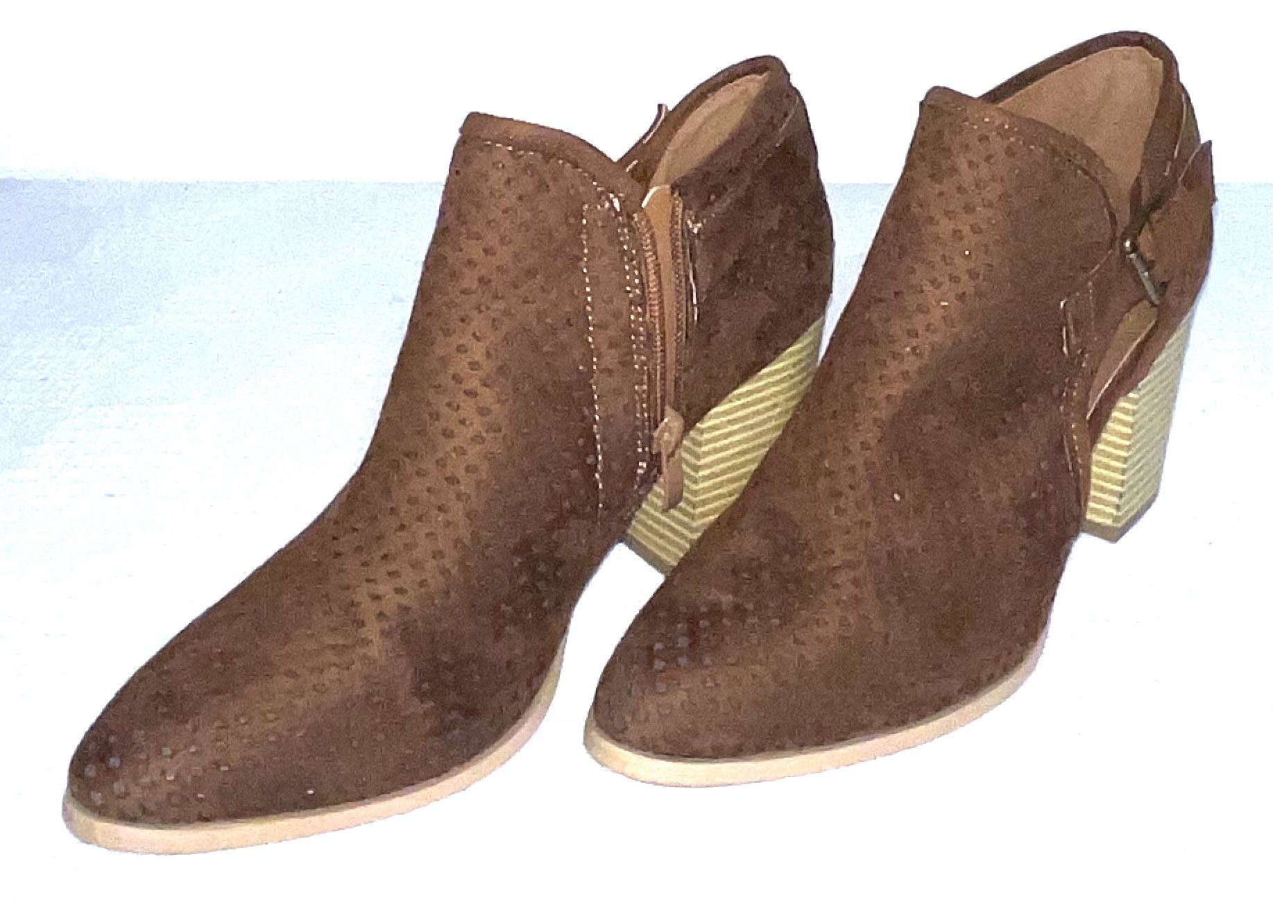 NWOT Amanda Blu Boots Brown Size 9 Perforated with Buckle Chocolate Zip Close
