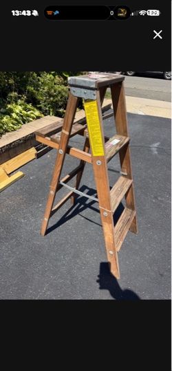 Wooden Ladder 4'