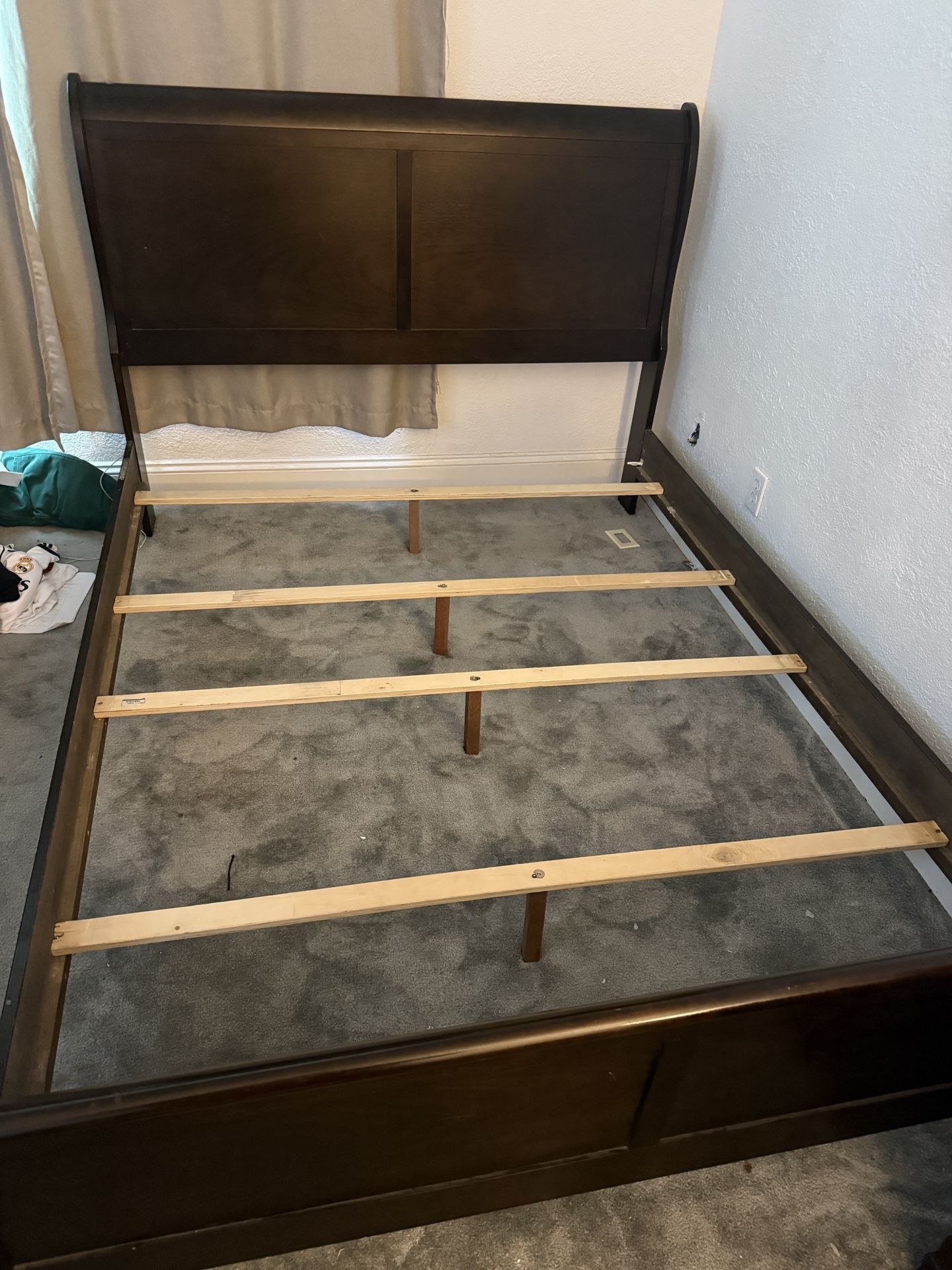 Queen Bed Frame, Cheep, Must Pick Up
