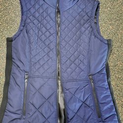 🧥 Andrew Marc Women’s Quilted Vest – Size Small (Navy Blue) 💙