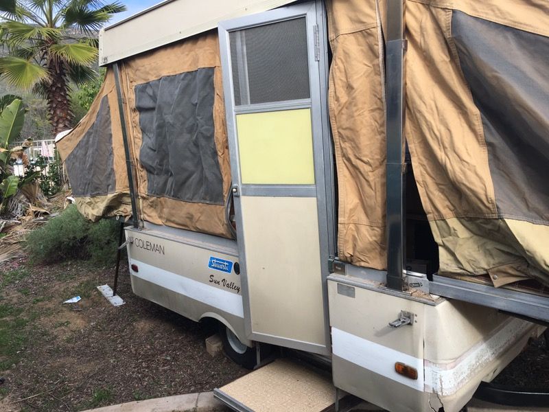 1981 COLEMAN SUN VALLEY POPUP CAMPER