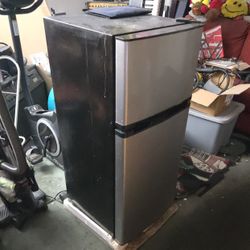 Insignia Mini-Fridge **NEEDS CLEANING, OPERATIONAL**