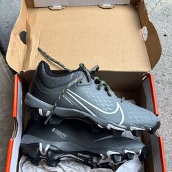 New In Box Nike Softball Cleats Size 6.5