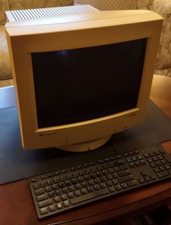 Gateway2000 Crystalscan YE0711-01 CRT Monitor