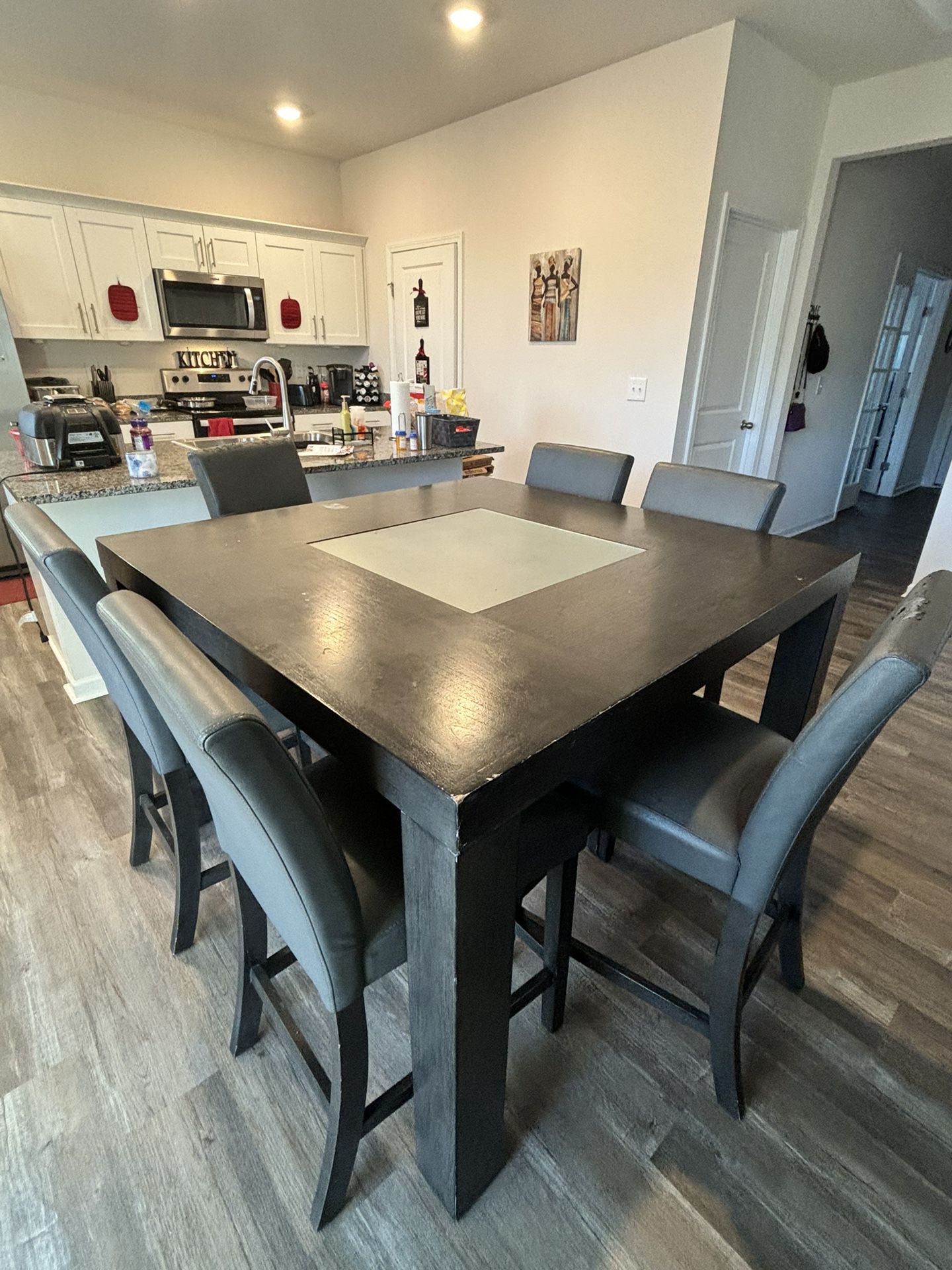 Dining room table/chairs