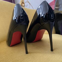 RED BOTTOMS - Black Stilettos US 9