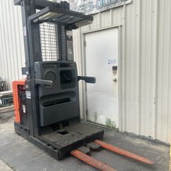 Toyota Order Picker/Cherry Picker 
