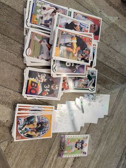 Vintage Football Sports Cards with all 6 sealed Brett farve set