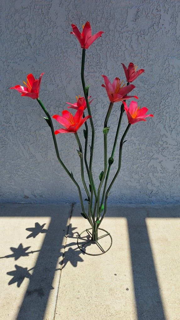💥 🌸 Metal Flowers Stand 🌸💥 $15 Off 💥🌸