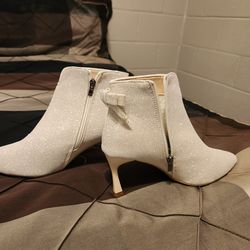 Girls   boots  brand  new