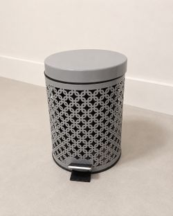 Gray Compact Metal Step Trash Can with Decorative Cutout Design – 10” × 12”